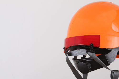 BARBIQUEJO 4 PUNTAS CON MENTONERA  PARA CASCO MTA ABS